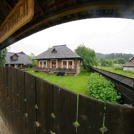 הוילה ואמה Casa Bunicii Din Bucovina מראה חיצוני תמונה