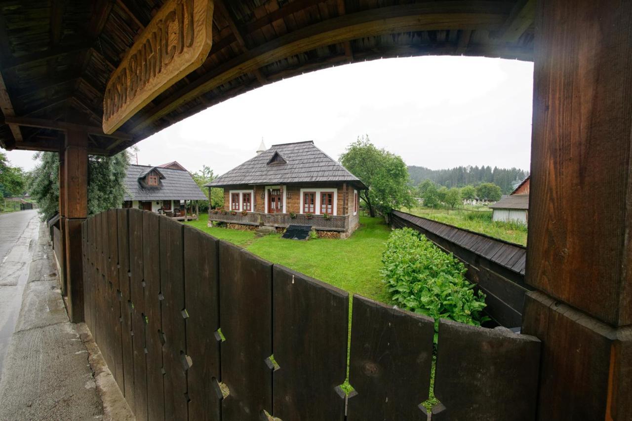 הוילה ואמה Casa Bunicii Din Bucovina מראה חיצוני תמונה